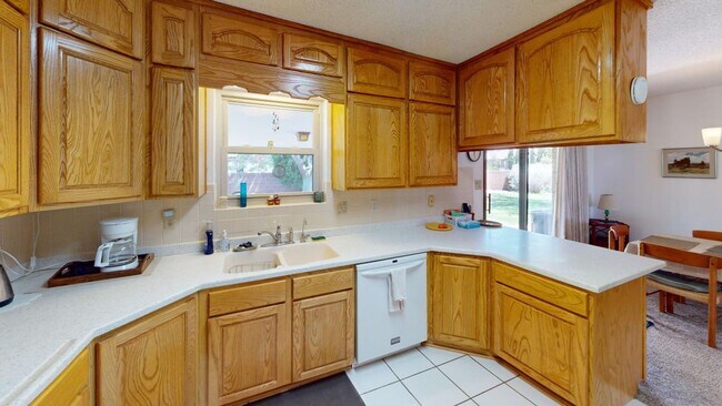 Building Photo - Fully Furnished 3 Bedroom Rental