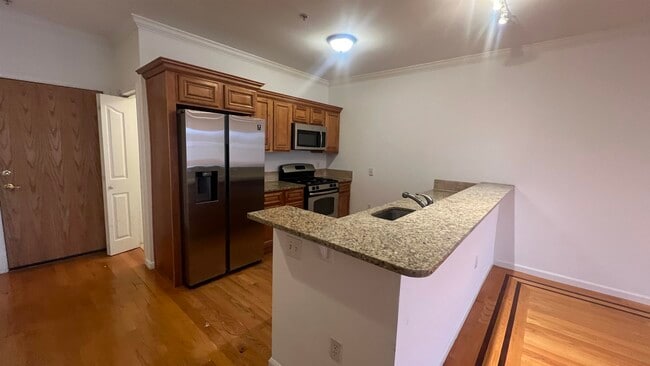 Building Photo - 528 52nd St