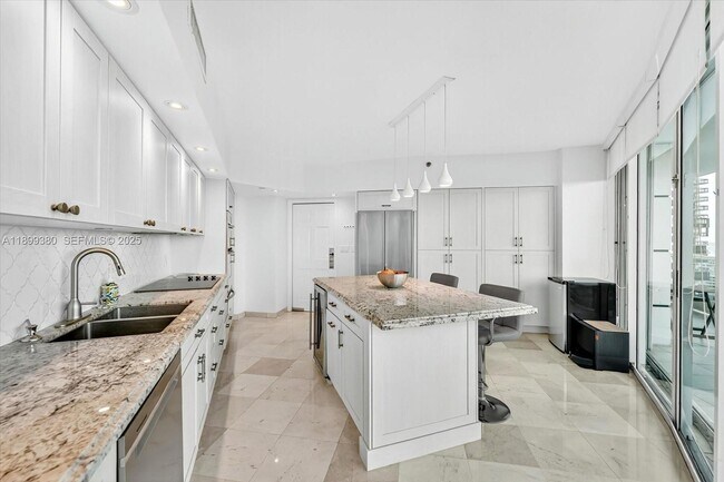 Building Photo - 2127 Brickell Ave