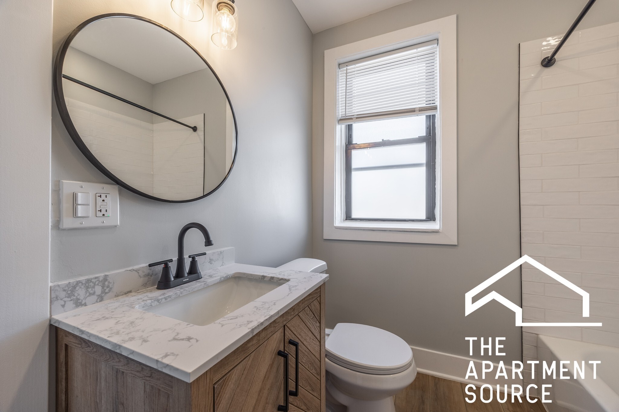 Building Photo - 6148 N Francisco Ave