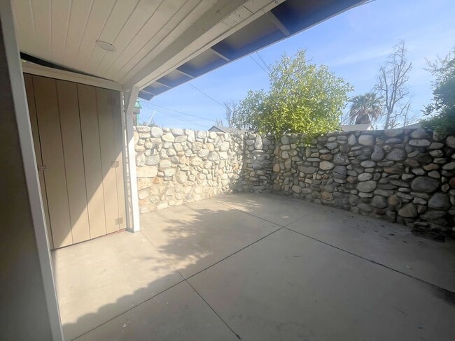 Building Photo - Beautiful  Casita