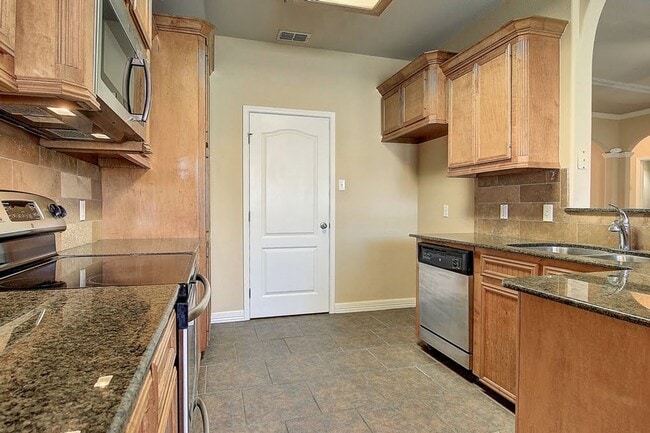 Building Photo - 6824 Fox Tail Dr