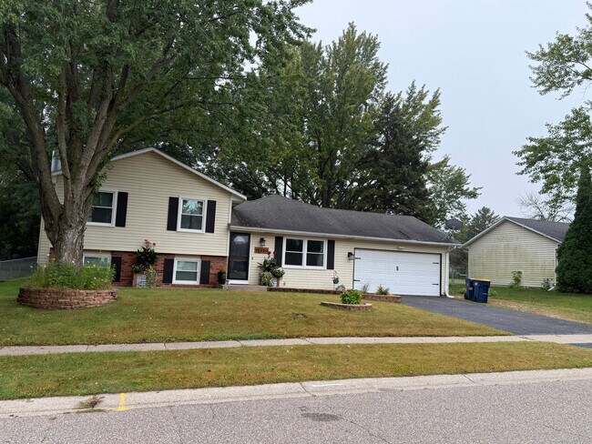 Building Photo - 15350 Drexel Way