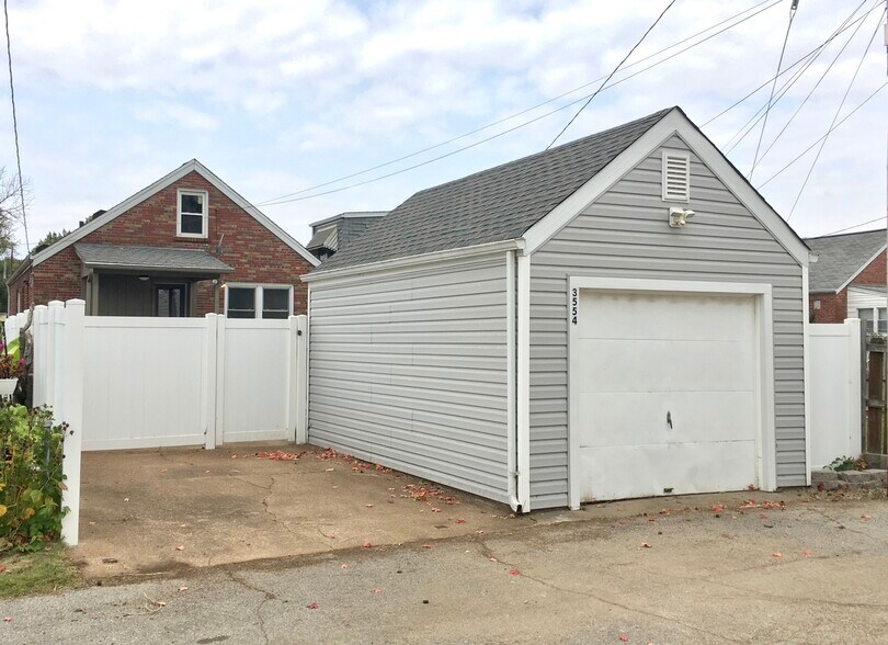 Primary Photo - 3554 Jamieson Ave