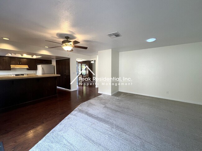 Building Photo - Wonderful 2bd/2ba Citrus Heights Condo with 2 Car Garage!
