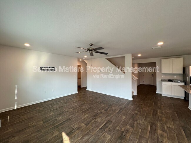 Building Photo - 7571 Oak Lake Blvd