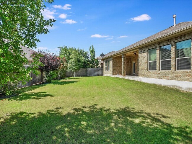 Building Photo - 2508 Hilltop Divide Ln
