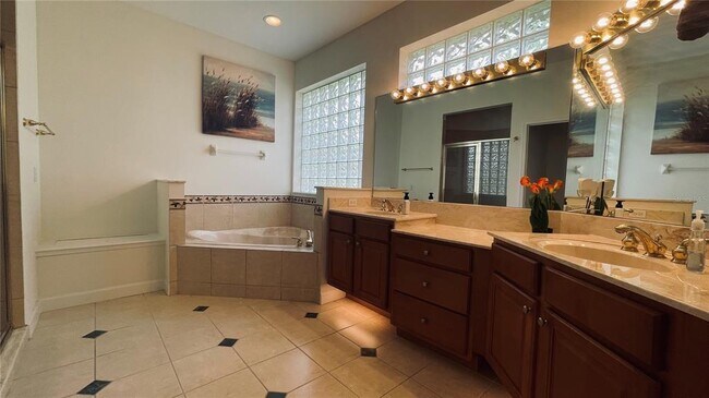 Building Photo - 1250 Glenheather Dr