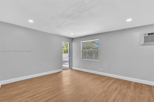 Building Photo - 163 NW 40th St