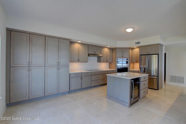 Building Photo - 1465 S Harbor City Blvd