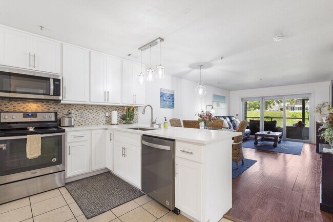 Building Photo - 34 Golfshores Dr