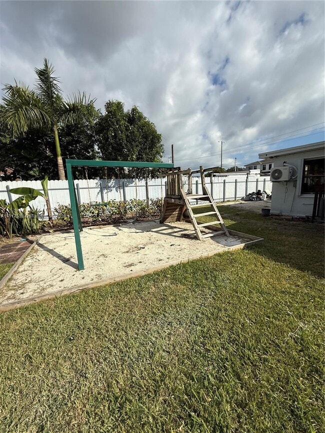 Building Photo - 22020 SW 114th Ave