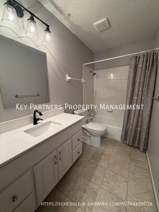 Building Photo - 138 E Nelson Cir