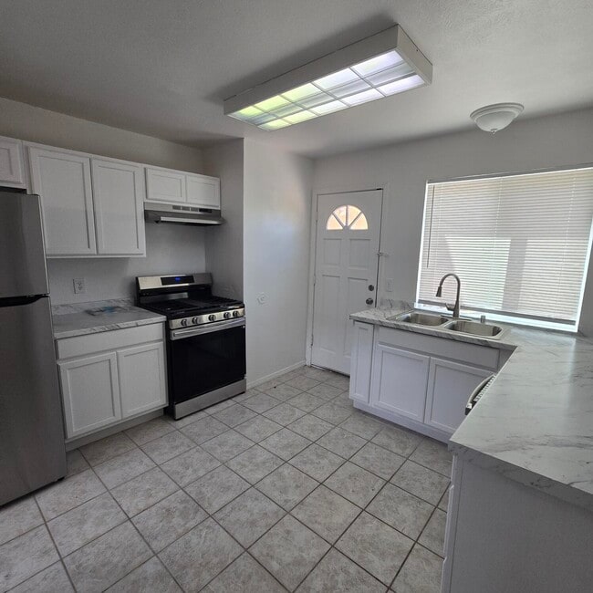 Building Photo - 5429 Overlook Dr NE
