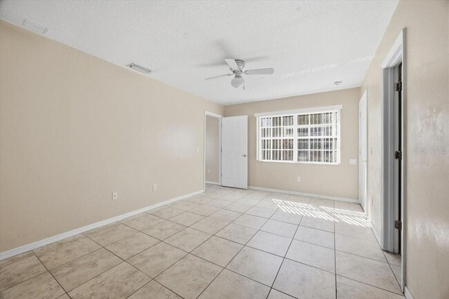 Building Photo - 2918 Fan Palm Dr