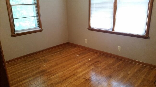 Building Photo - 511 Fleetwood Dr