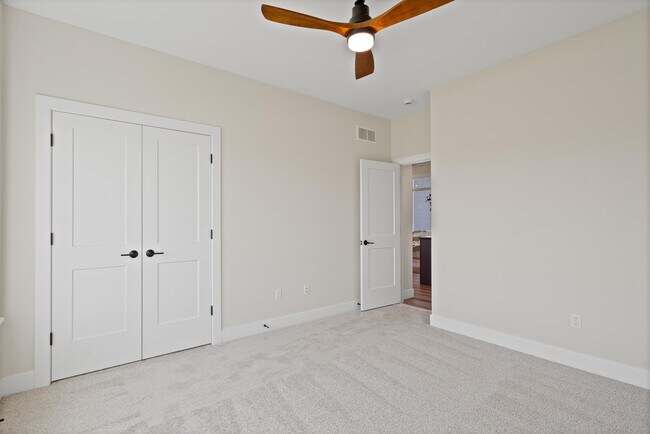 Building Photo - 5201 Buttercup Dr