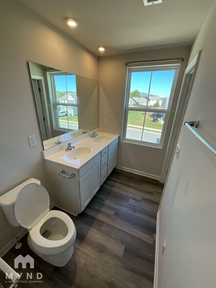 Building Photo - 2065 Westchester Dr