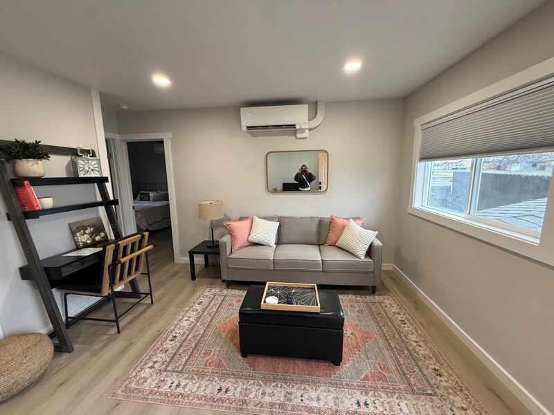 Building Photo - 3013 W Lakeside Dr