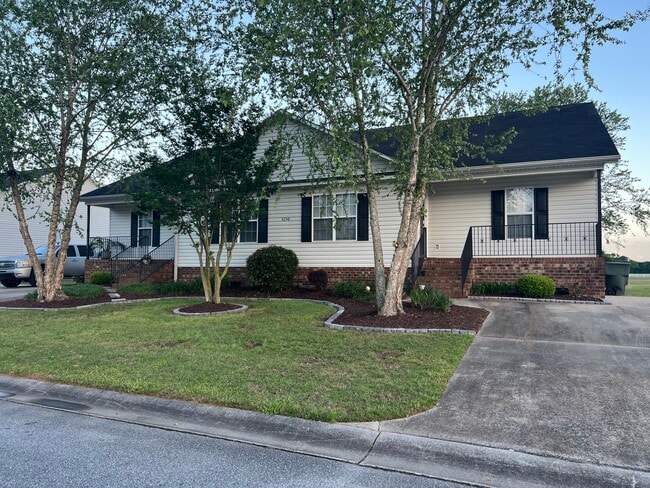 Building Photo - Deveron Townhome