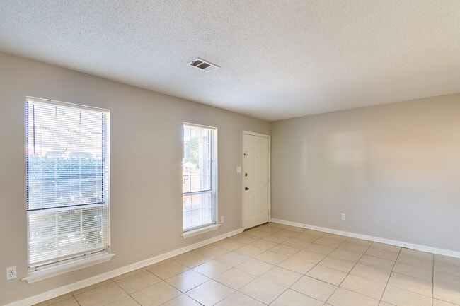 Building Photo - 424 Evans Mill Dr