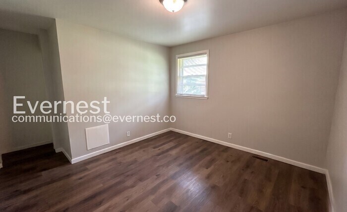 Building Photo - 3250 Cloverwood Dr