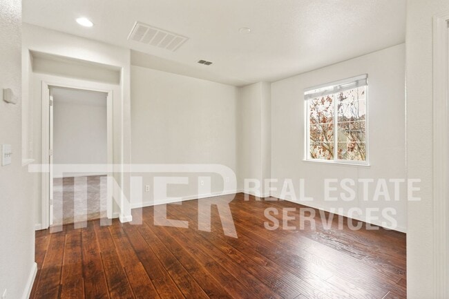 Building Photo - 5 Mantauk Point Pl