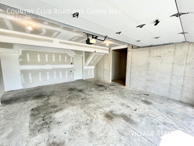 Building Photo - 703 Country Club Rd