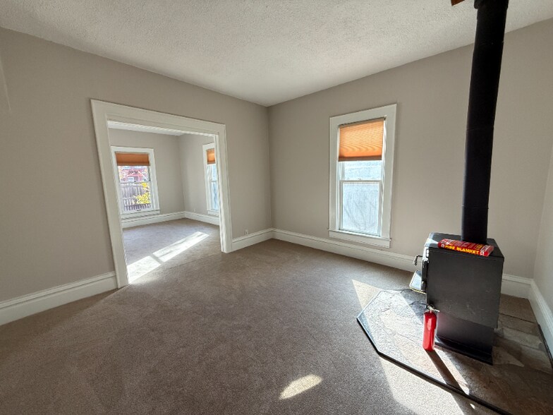 Building Photo - 2935 Broadway