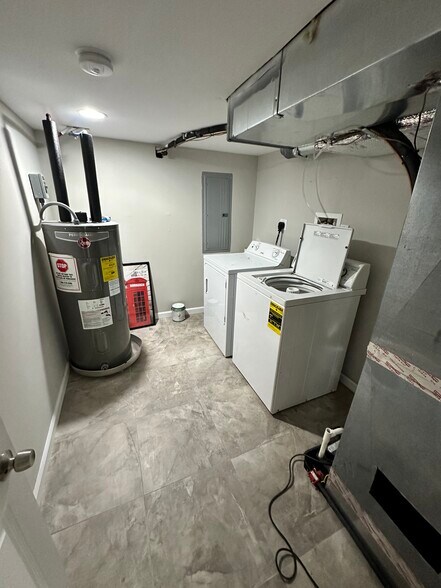 Building Photo - 1920 S Bonsall St