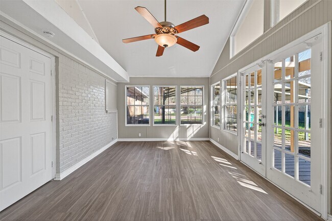 Building Photo - 210 N Shirley Ln