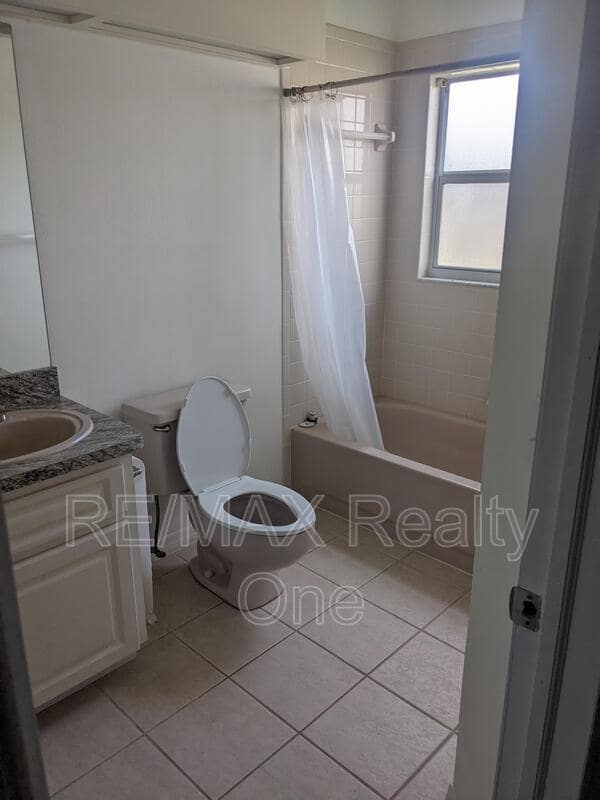 Building Photo - 271 N Lombardy Point