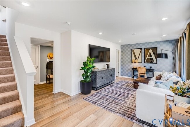 Building Photo - 8768 Pioneer Hl Dr