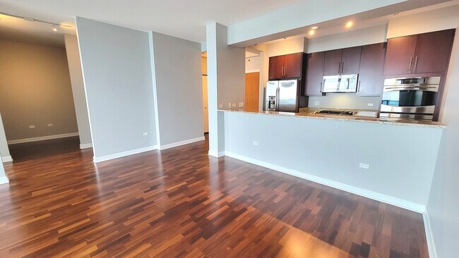 Building Photo - 1211 S Prairie Ave