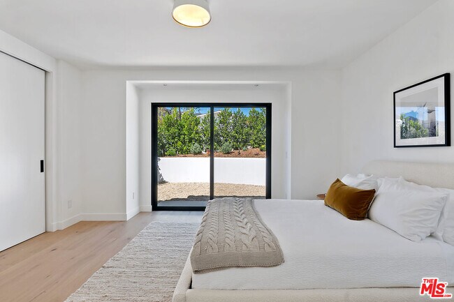 Building Photo - 3616 Shoreheights Dr