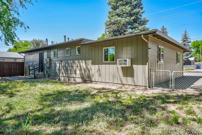 Building Photo - Huge Backyard Close to Downtown Prescott!