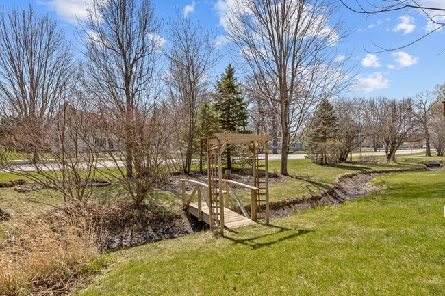 Building Photo - 526 Normandy Ln