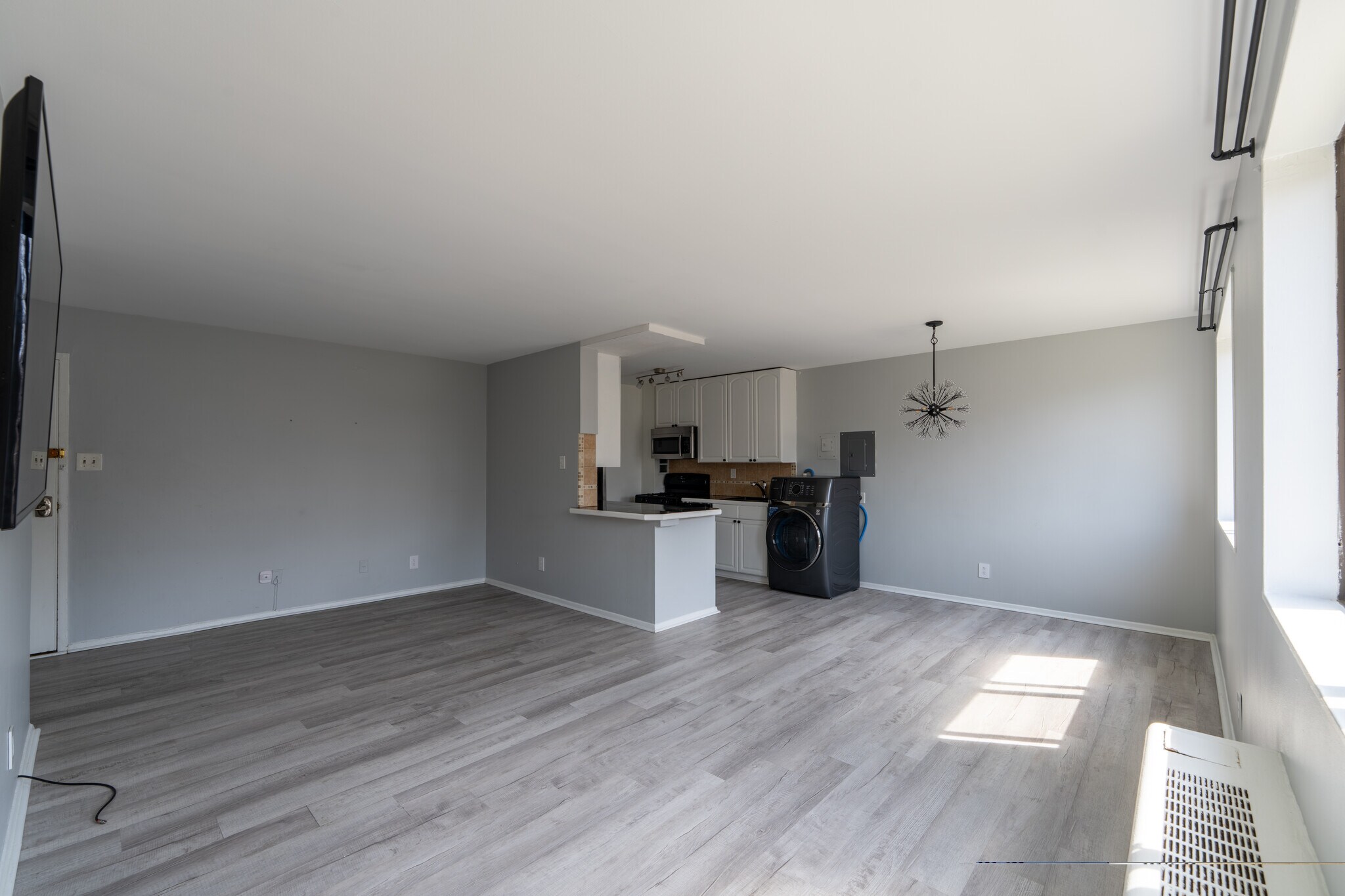 Building Photo - 8601 Manchester Rd