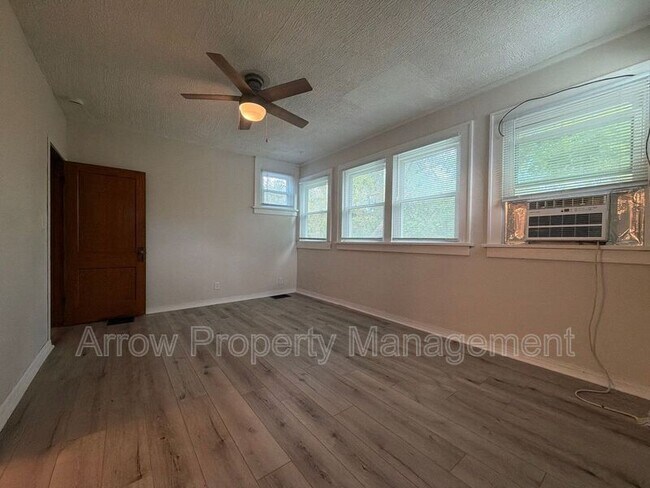 Building Photo - 3304 S 40th St
