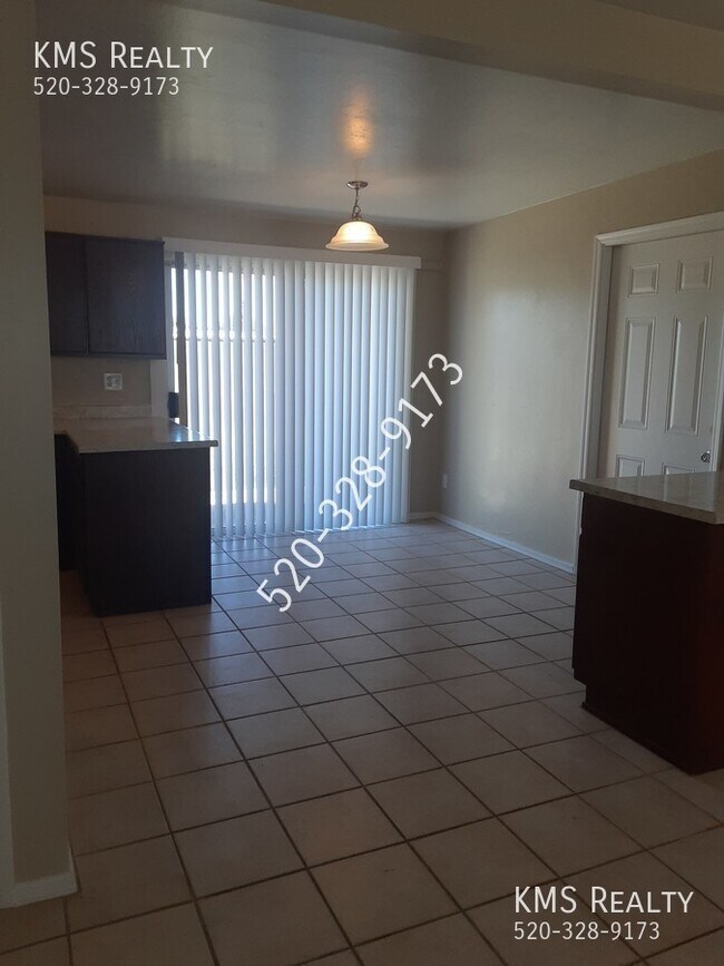 Building Photo - 7271 E Bellingham Dr