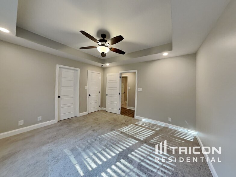 Building Photo - 2945 Lancelot Ln