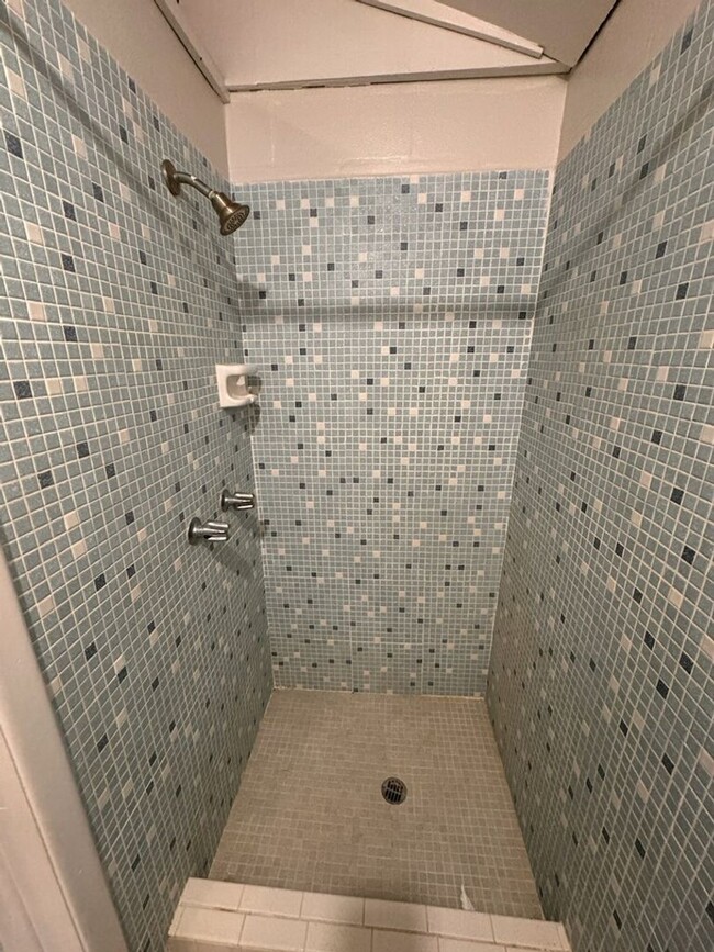 Building Photo - 2 Bedroom 1.5 Bath Clean & Cozy Home for Rent