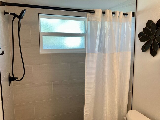 Building Photo - Completely remodeled waterfront condo!