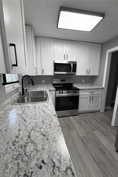 Building Photo - 26 Shadow Ln