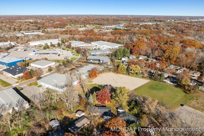 Building Photo - 945-947 Lancashire Ct SE