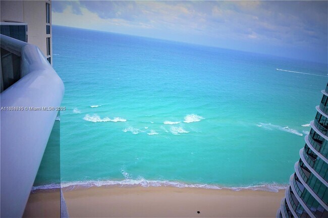 Building Photo - 15811 Collins Ave