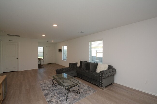 Building Photo - 379 Jewett Meadow Dr