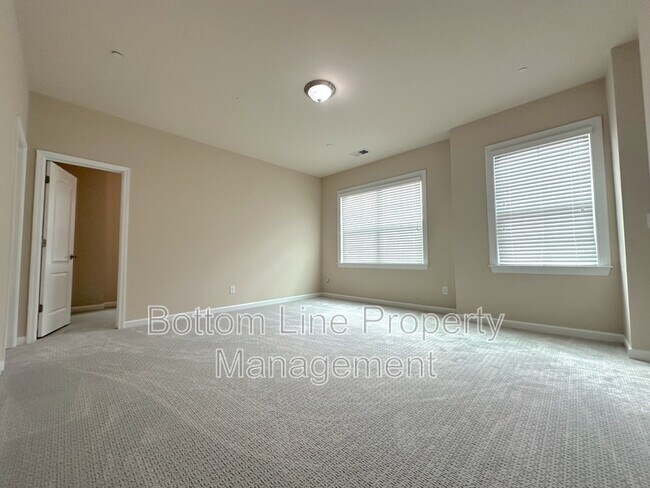 Building Photo - 1007 Anatrella Ln NW