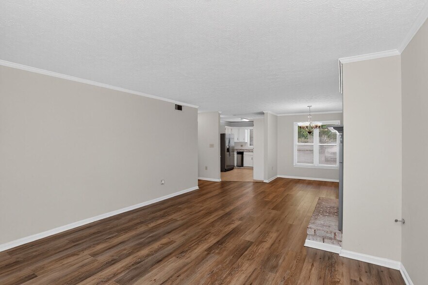 Building Photo - 104 Montclair Dr