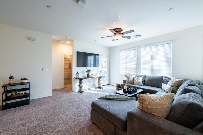 Building Photo - 2750 S Voyager Dr